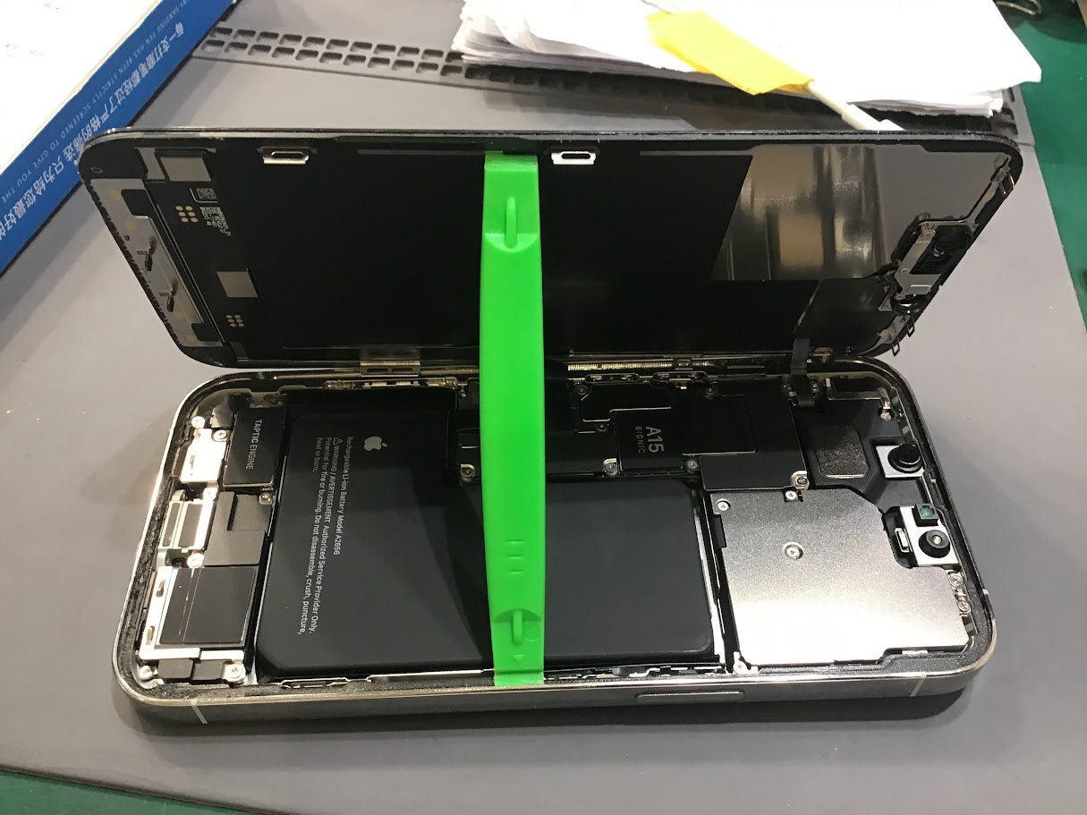 iPhone13Proのバッテリー交換ならデータそのまま修理可能なスマホ修理工房セレオ甲府店へ！